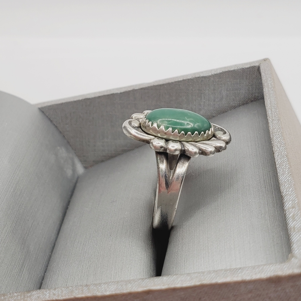 Genuine Green Turquoise Navajo Native American Sterling Silver Vintage Ring - Picture 2 of 6